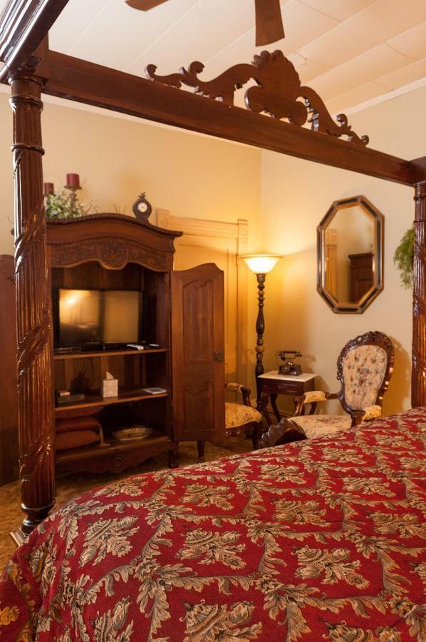 The Historic Wolf Hotel Ellinwood Luaran gambar